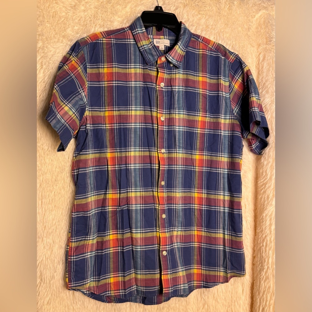 GAP Men’s Plaid Short Sleeve Button-Down Shirt